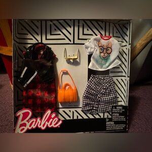 Barbie outfits — 2 pack